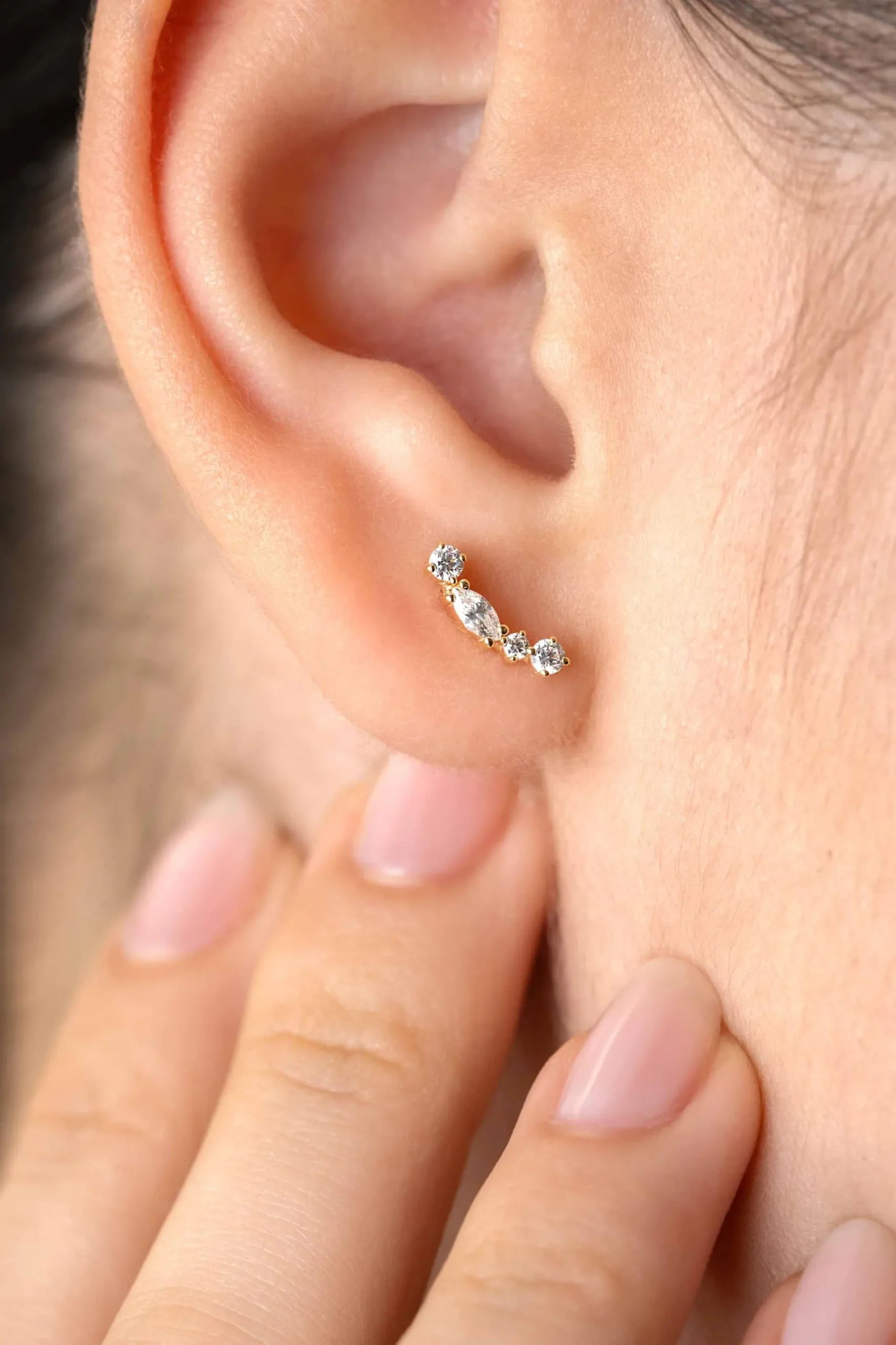 10mm ZINZI Gold 14 krt gouden fantasie oorstekers bezet met vierkante en peervormige witte zirconia's ZGO464