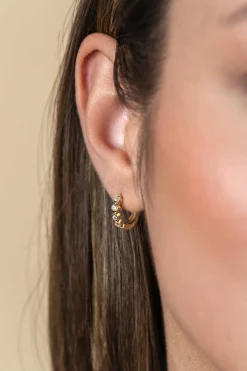 13mm ZINZI Gold 14 krt gouden oorringen met ronde zettingen bezet met witte zirconia's, luxe klapsluiting 13mm x 2,7mm buis ZGO507