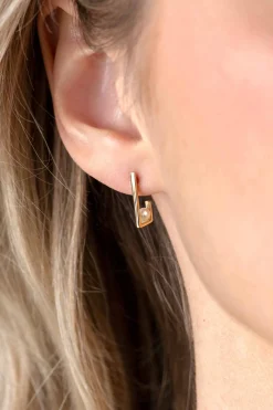 14mm ZINZI Gold 14 krt gouden oorstekers met rechthoekige vorm, bezet met een kleine witte parel ZGO416