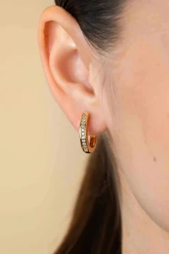 20mm ZINZI gold plated zilveren oorringen met witte zirconia's en luxe klapsluiting, buisdikte 3mm ZIO190Y