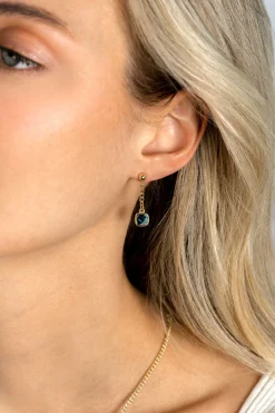 25mm ZINZI gold plated zilveren oorstekers met gourmet kettinkje en vierkante zetting bezet met indigo blauwe kleursteen ZIO2417G