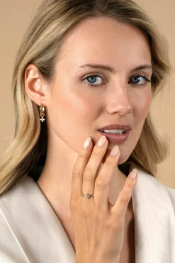 13mm ZINZI gold plated zilveren oorbedels met bloem bezet met 4 druppelvormige zirconia's ZICH2624 (zonder oorringen)