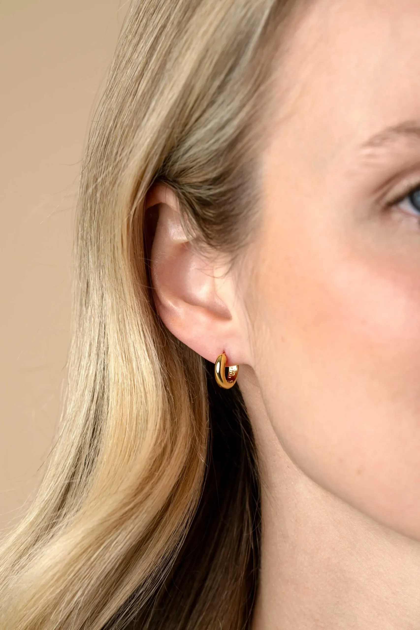 12,5mm ZINZI gold plated zilveren gladde oorringen met ronde buis 3mm met luxe klapsluiting ZIO2600G