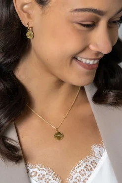 12mm ZINZI gold plated zilveren oorbedels rond met sierlijke golven als bewerking ZICH2450 (zonder oorringen)