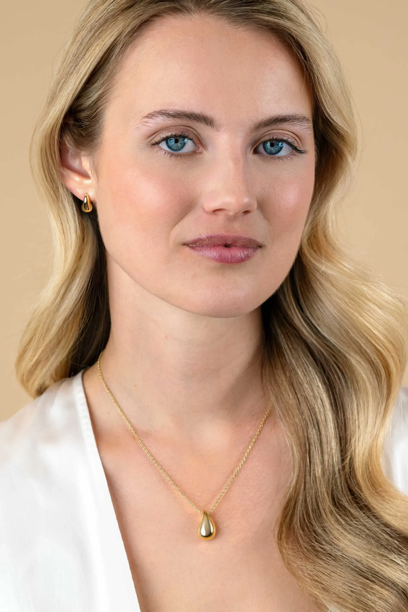 11mm ZINZI gold plated zilveren oorstekers in organische druppelvorm ZIO2636G