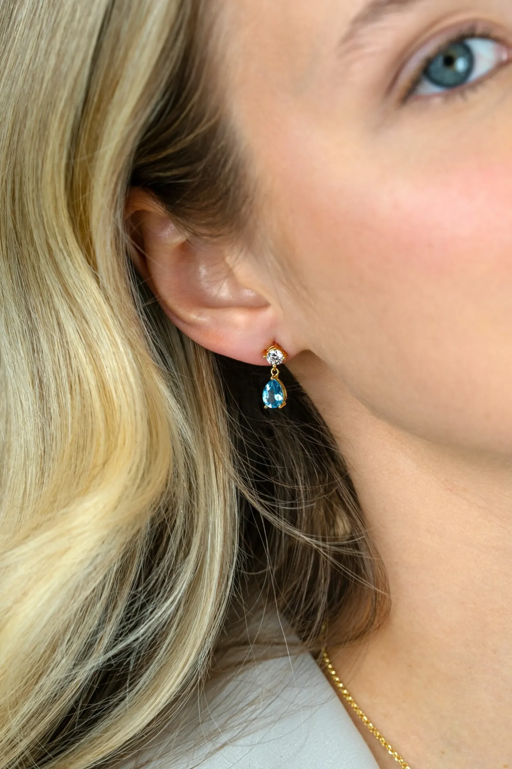 16mm ZINZI gold plated zilveren oorstekers blauwe peer en wit ronde zetting ZIO2744