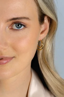 23mm ZINZI gold plated zilveren oorringen met een dubbele oorring in het midden. Een trendy multi-look uitstraling ZIO2483G