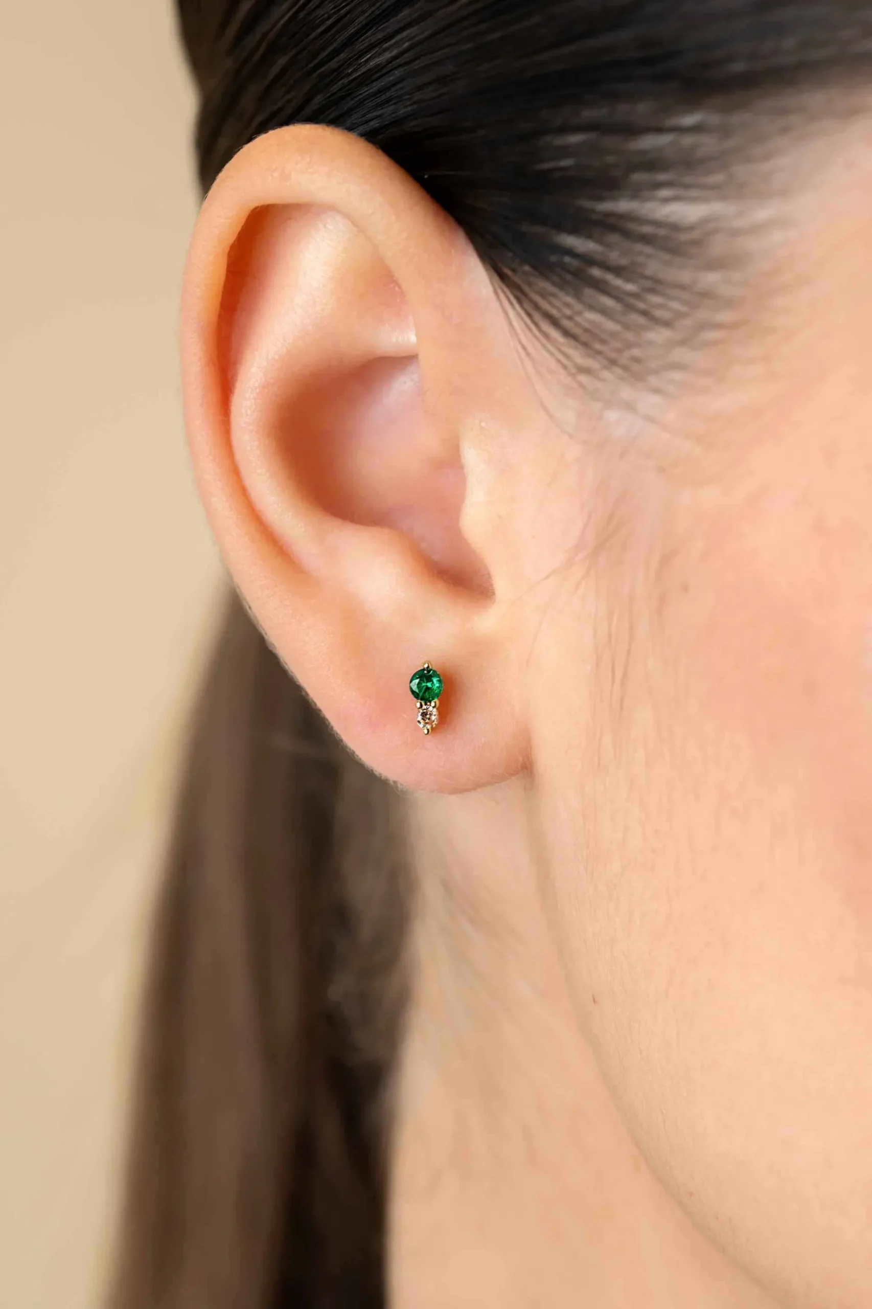 6,5mm ZINZI gold plated zilveren oorknoppen ronde chatonzettingen diepgroene en champagne kleurstenen ZIO2562