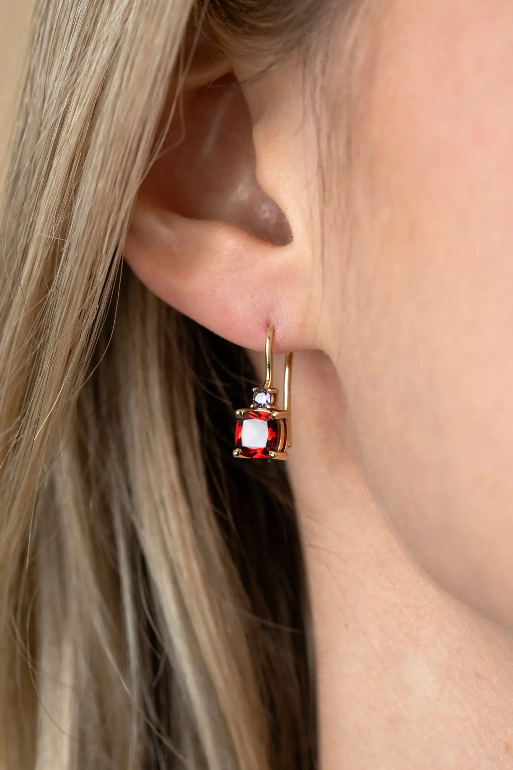 19mm ZINZI gold plated zilveren oorhangers met vierpootszettingen rood granaat en paarse kleurstenen ZIO2563H