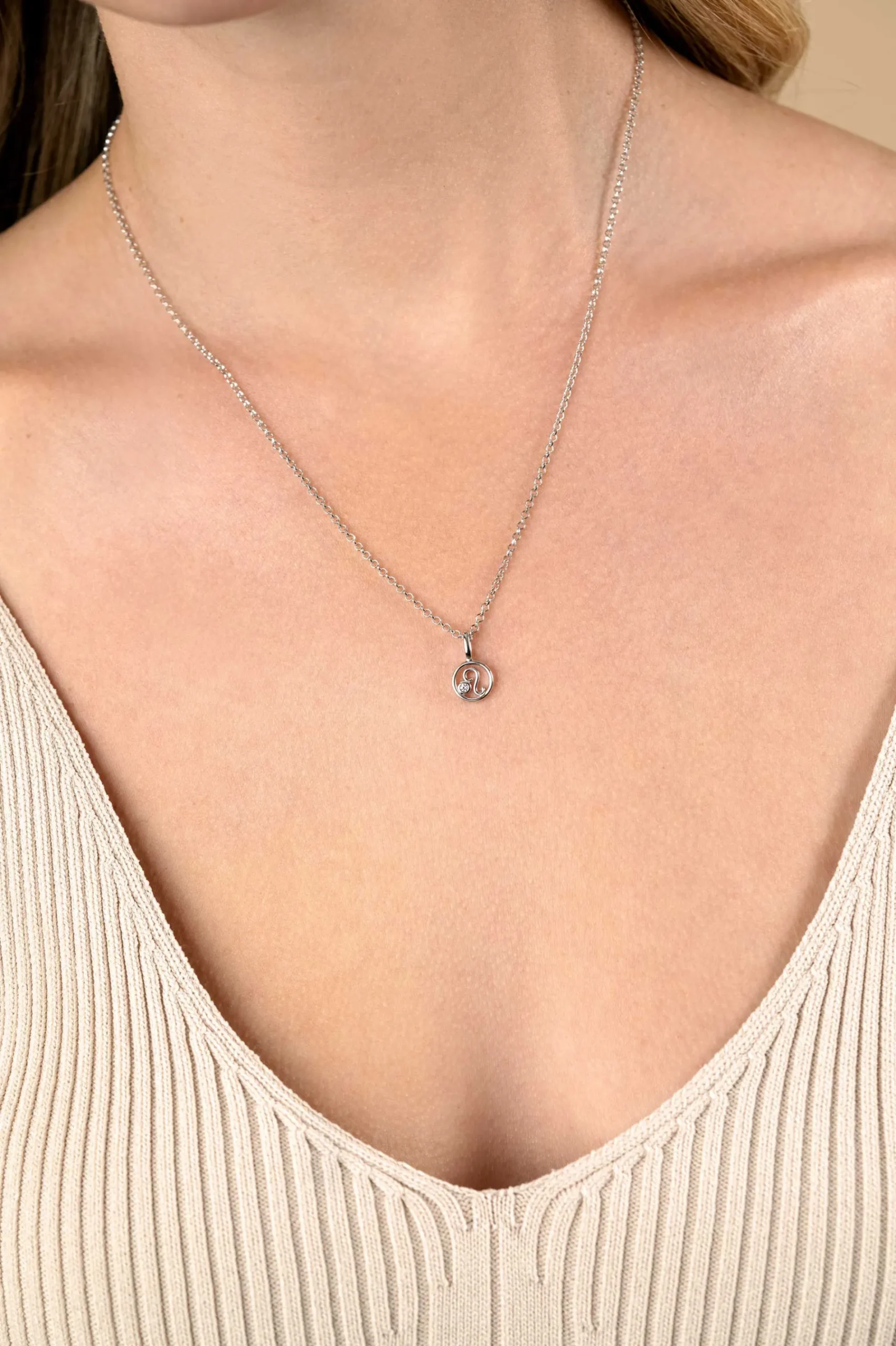 9mm ZINZI zilveren Leeuw sterrenbeeldhanger bezet met witte zirconia ZIH-LEE (zonder collier)