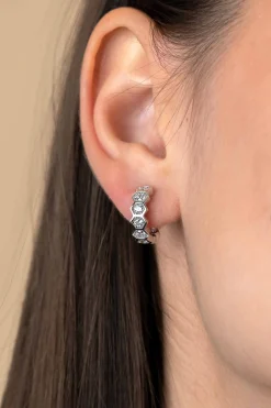 15mm ZINZI zilveren luxe oorringen met zeshoeksvormen bezet met witte zirconia's en klapsluiting ZIO2543