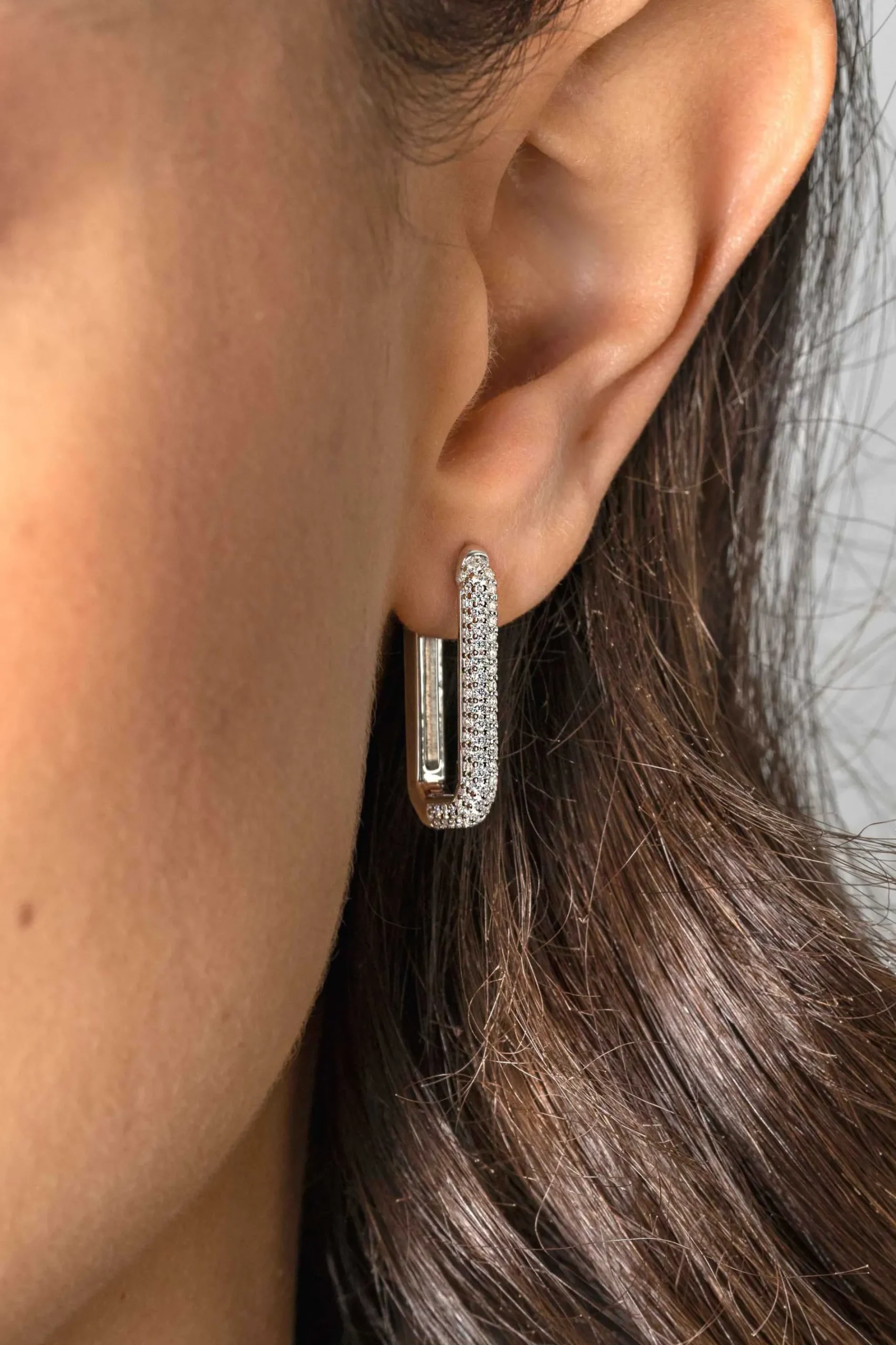 23mm ZINZI zilveren luxe oorringen 23x3mm achthoekig bezet met witte zirconia's en klapsluiting ZIO2494Z