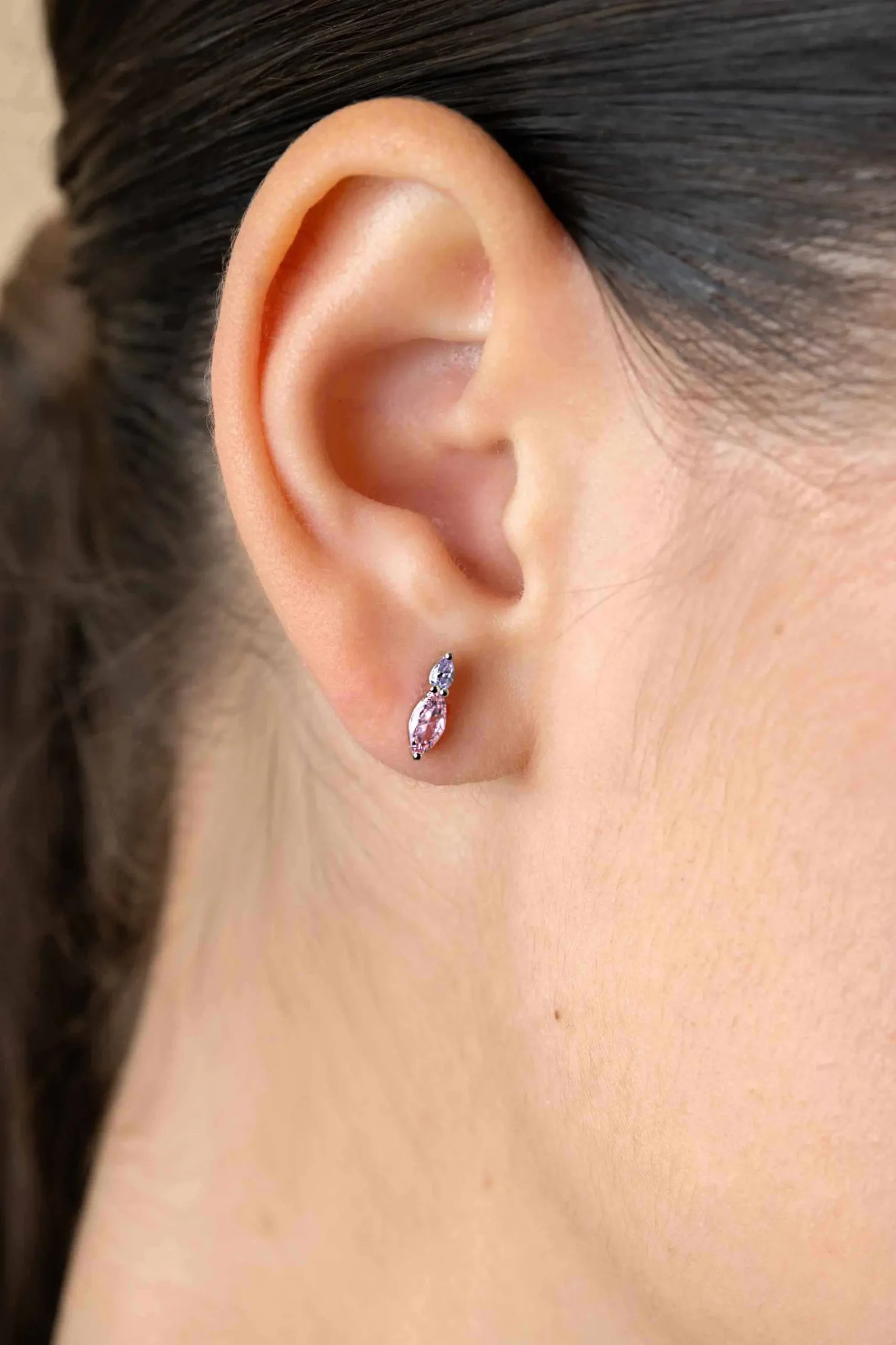 10mm ZINZI zilveren oorknopjes bezet met ovale zirconia's in roze en lila ZIO2498