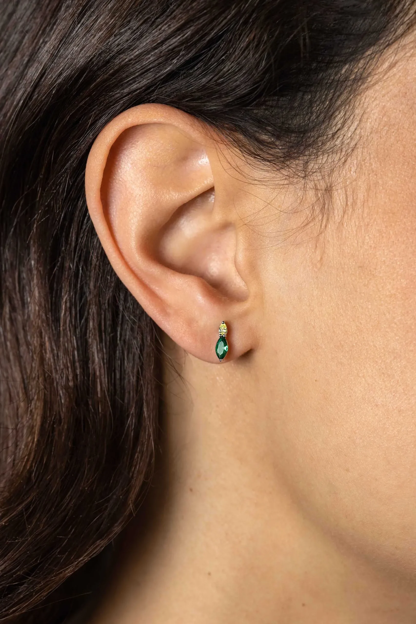 10mm ZINZI zilveren oorknopjes bezet met ovale zirconia's in groen geel ZIO2499