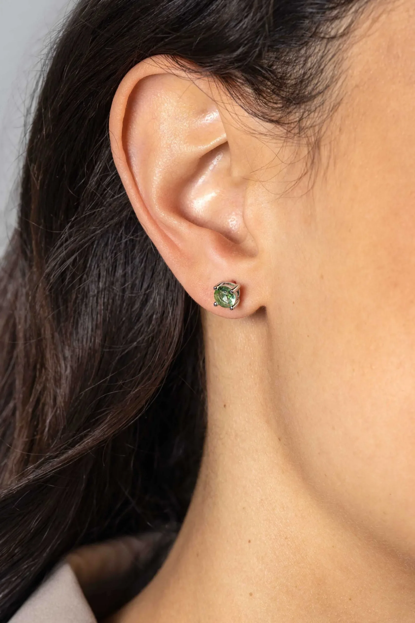 6mm ZINZI zilveren oorknoppen ronde lichtgroene zirconia chatonzetting ZIO1383G