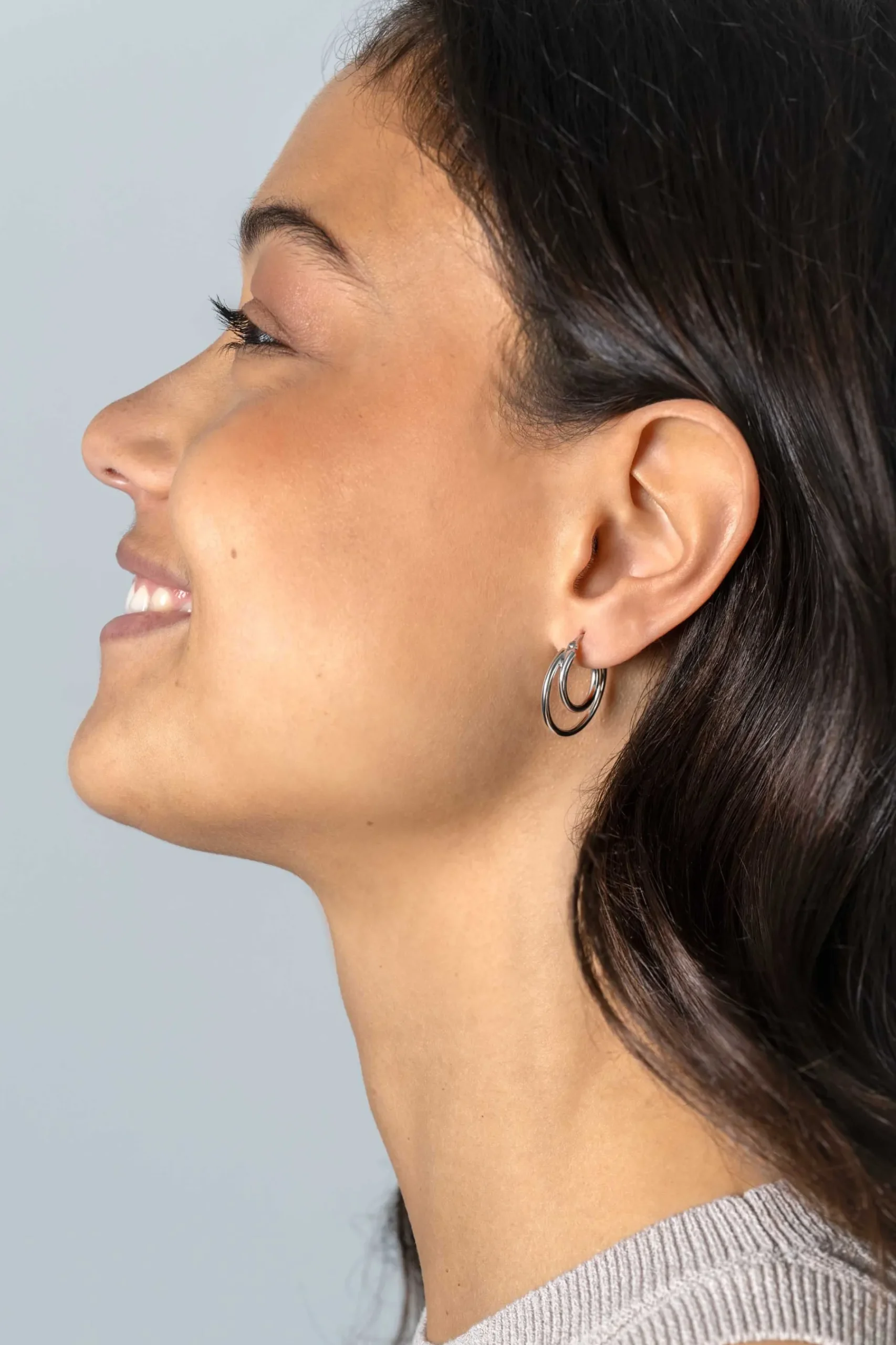 23mm ZINZI zilveren oorringen met een dubbele oorring in het midden. Een trendy multi-look uitstraling ZIO2483