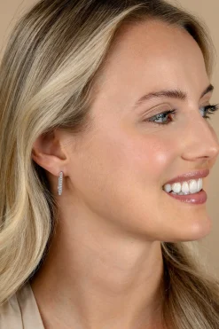 20mm ZINZI zilveren oorringen in ovale vorm met bolletjes structuur en luxe klapsluiting ZIO2694