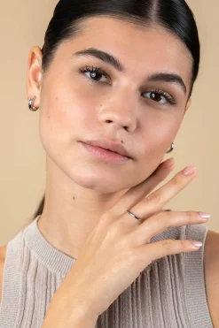 15mm ZINZI zilveren oorringen met gladde ronde buis van 4mm breed en luxe klapsluiting ZIO2565