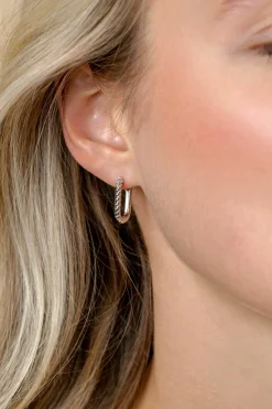 17mm ZINZI zilveren oorringen in ovale vorm met gedraaide buis en luxe klapsluiting ZIO2691