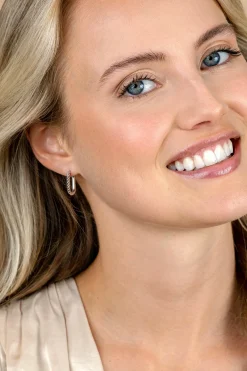 17mm ZINZI zilveren oorringen in ovale vorm met gedraaide buis en luxe klapsluiting ZIO2691