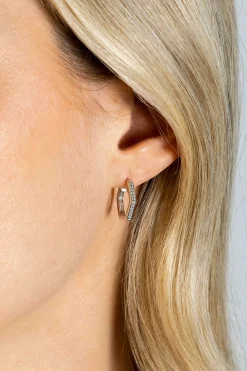 15mm ZINZI zilveren oorringen in leuke hexagon vorm bezet met witte zirconia's, met luxe klapsluiting 15x2mm ZIO2433