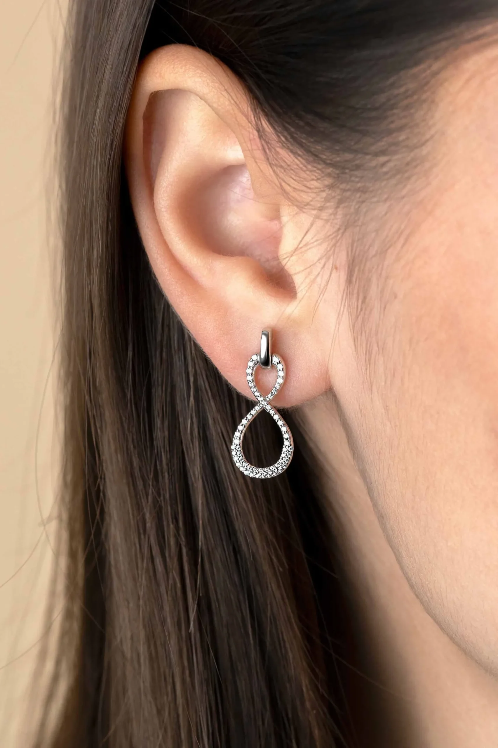 24mm ZINZI zilveren oorsieraden infinity bezet met witte zirconia's ZIO2570
