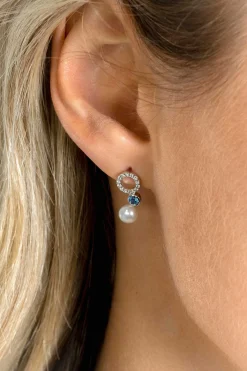 15mm ZINZI zilveren oorstekers met witte parel, ronde lichtblauwe kleursteen en open rondje bezet met witte zirconia's ZIO2442
