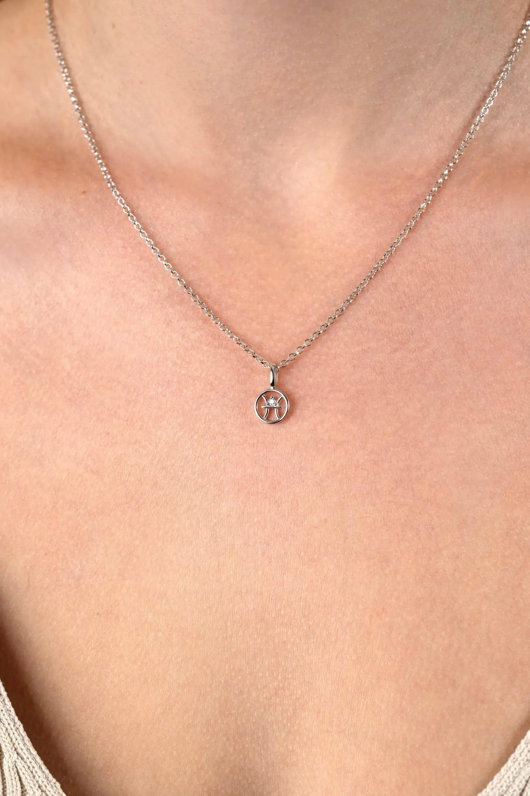 9mm ZINZI zilveren Vis sterrenbeeldhanger bezet met witte zirconia ZIH-VIS (zonder collier)