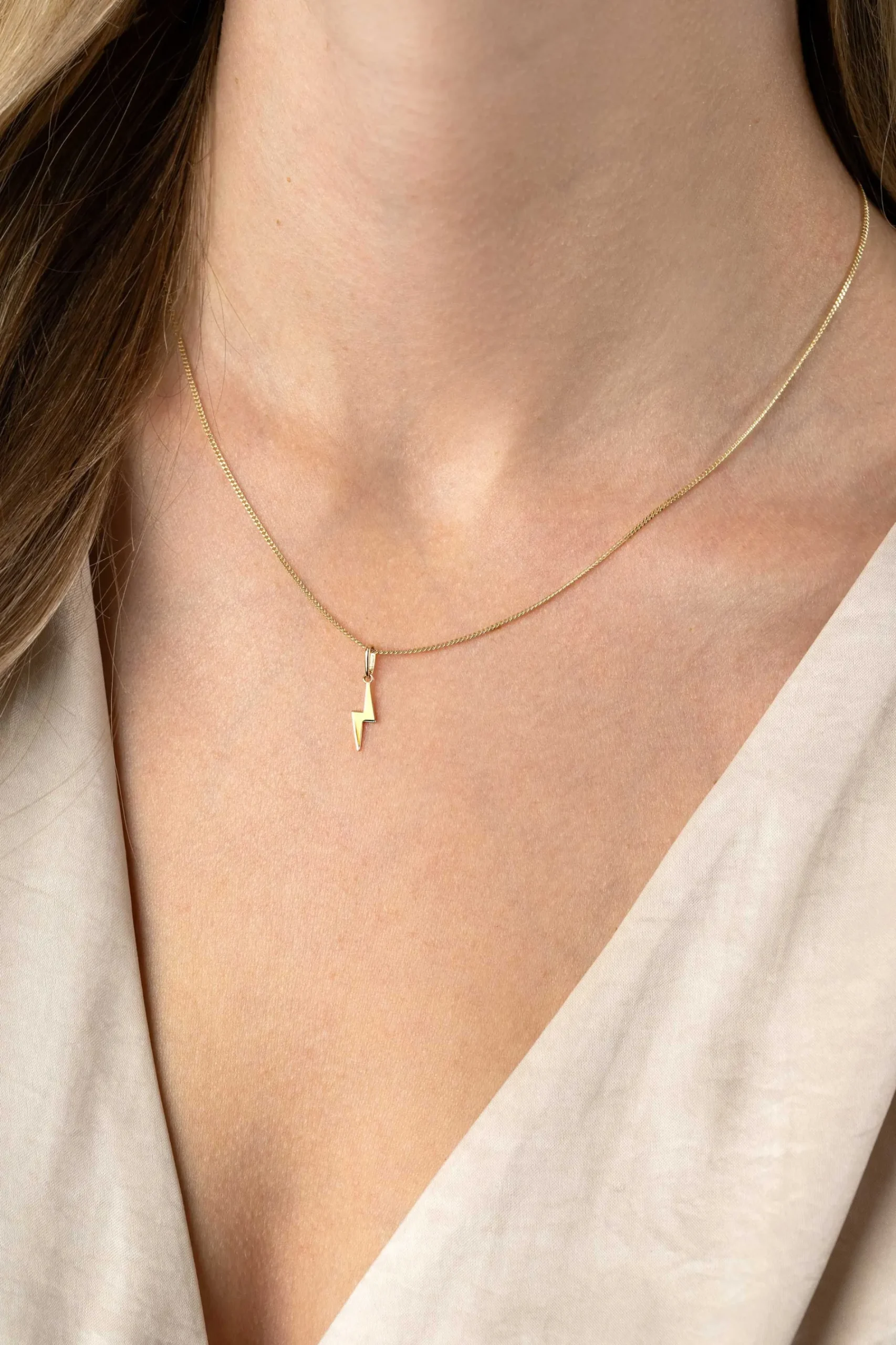 ZINZI Gold 14 karaat gouden hanger met glimmende bliksemschicht 18mm ZGH402 (zonder collier)