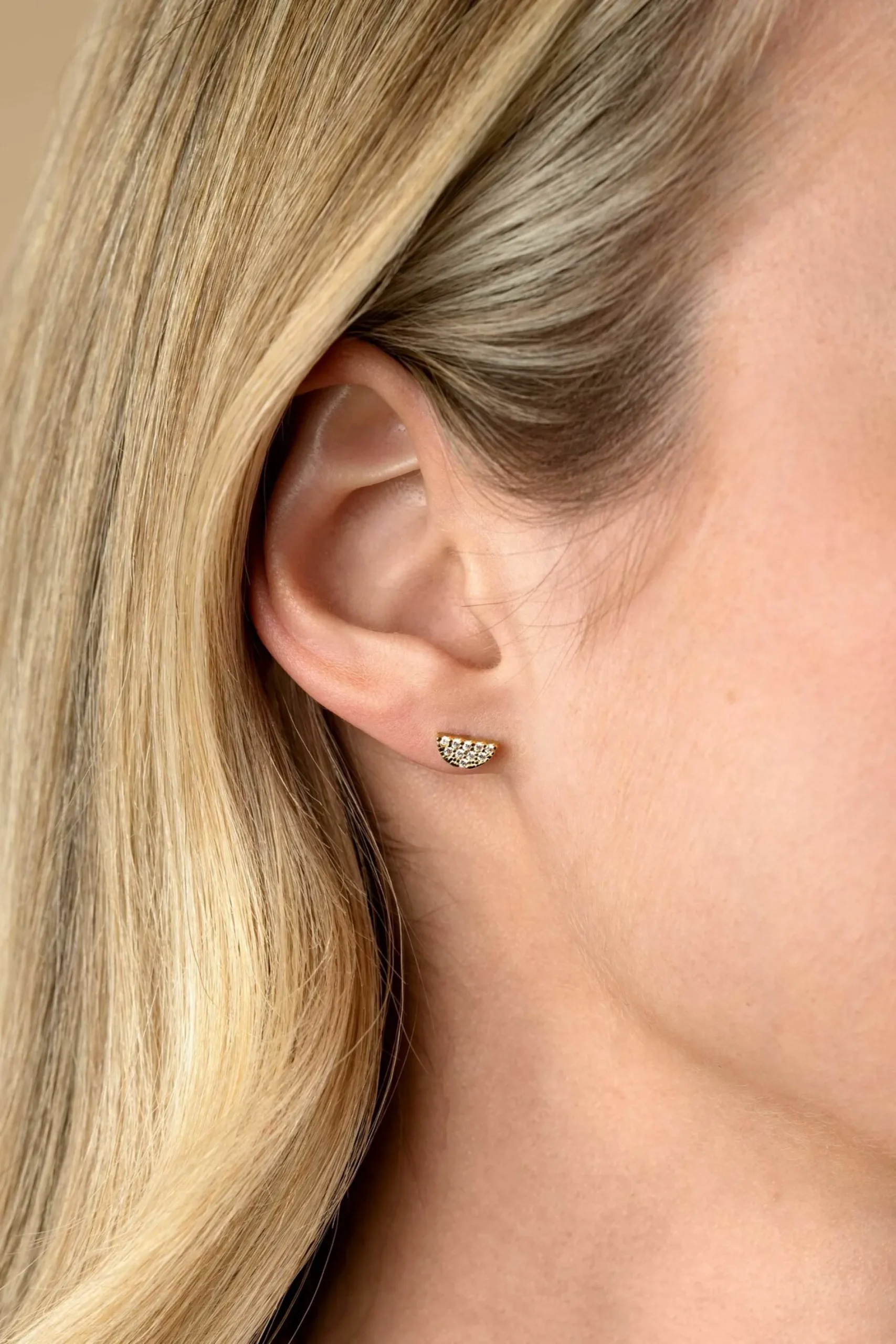 ZINZI Gold 14 karaat gouden oorknoppen halve maan wit zirconia ZGO220
