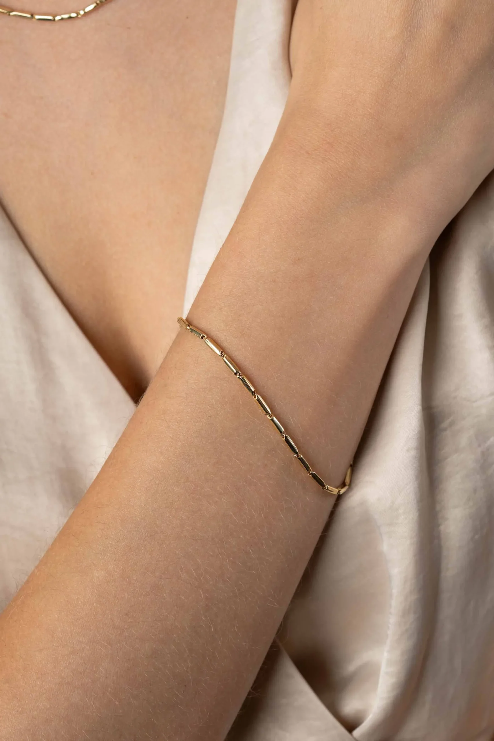 ZINZI Gold 14 krt gouden armband met stoere rechthoekige staafjes (2mm breed) met vierkante buis 18cm ZGA452