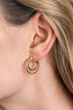 ZINZI Gold 14 krt gouden bicolor oorringen 18mm, met multi-look uitstraling. Met een vierkante buis van 1,5mm breed ZGO335