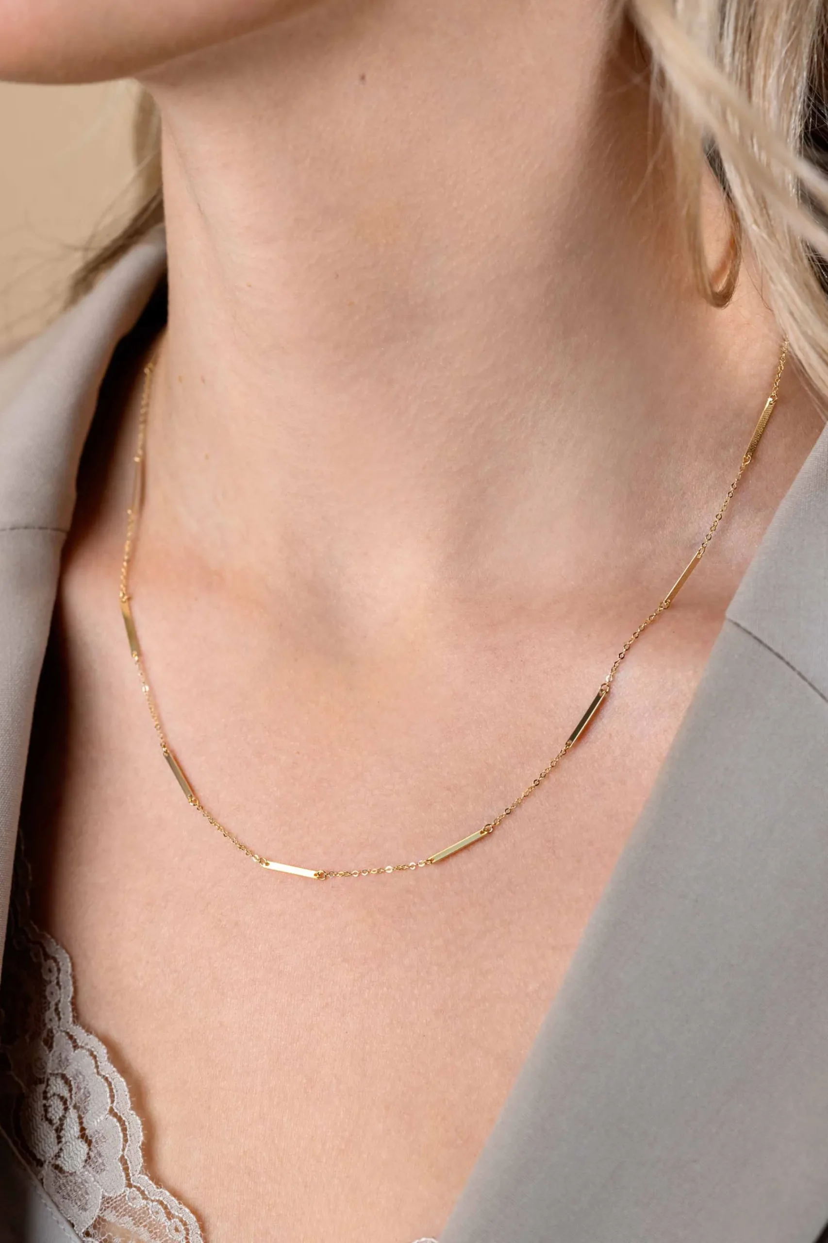 ZINZI Gold 14 krt gouden fijne massieve schakelketting met dertien lange gladde plaatjes 45cm ZGC490