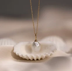 ZINZI Gold 14 krt gouden hanger met witte parel 10mm in natuurlijke vorm ZGH405 (zonder collier)