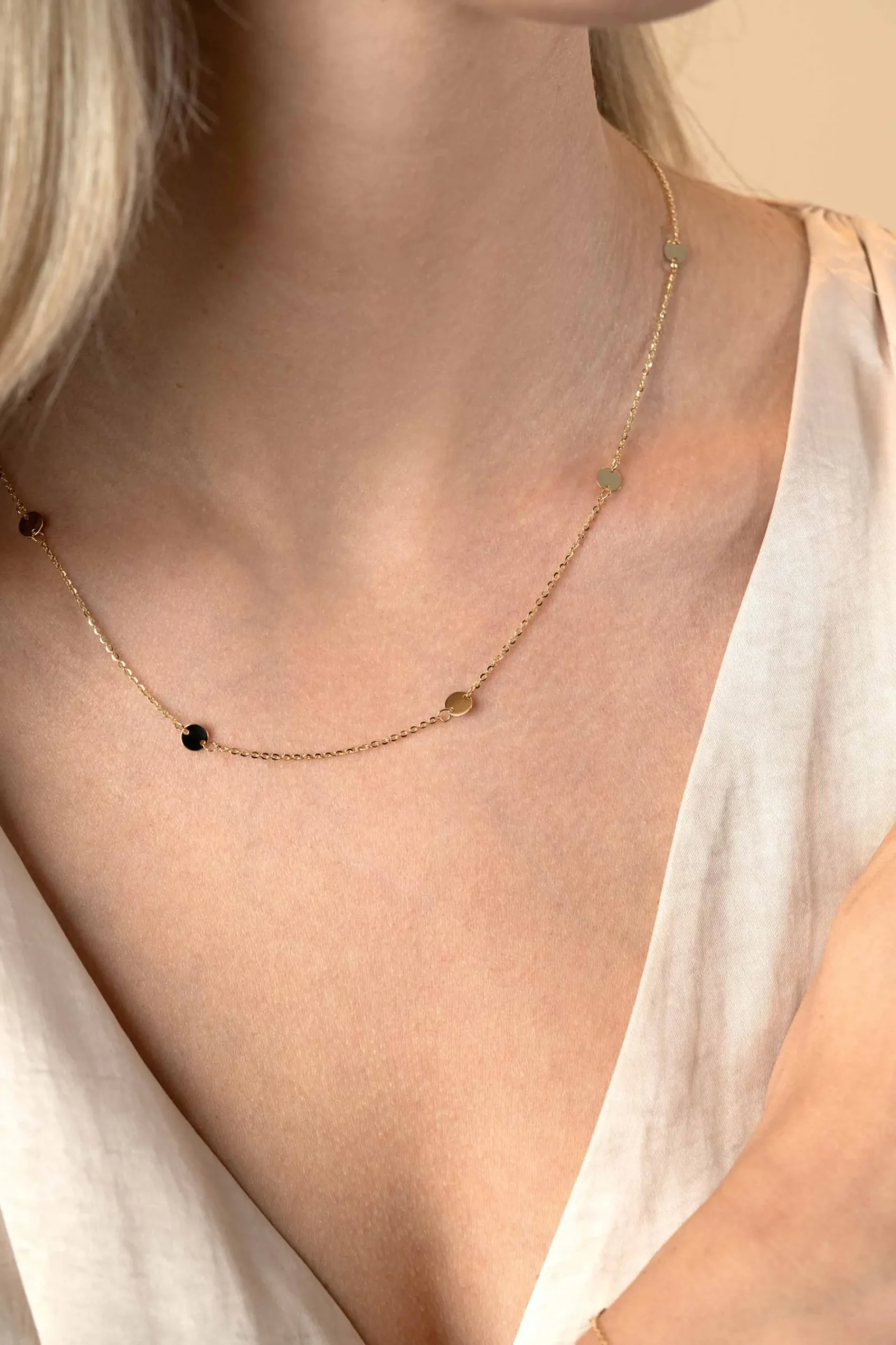 ZINZI Gold 14 krt gouden ketting met subtiele jasseron schakels en zeven ronde gladde plaatjes 5mm breed 42-45cm ZGC444
