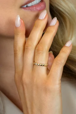 ZINZI Gold 14 krt gouden ring (3mm breed) gladde rondjes, middelste bezet met witte zirkonia's ZGR540
