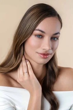 ZINZI Gold 14 krt gouden ring (1,7mm breed) bezet met vier witte zirconia's ZGR407