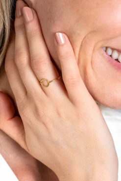 ZINZI Gold 14 krt gouden ring met een trendy open rondje 8mm ZGR377