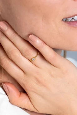 ZINZI Gold 14 krt gouden ring met bolletjes scheen en bezet met een ronde witte zirconia in vierkante zetting van 3,5mm ZGR310