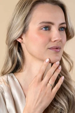 ZINZI Gold 14 krt gouden ring bezet met een ronde witte zirconia in vierpootszetting (4mm) ZGR385