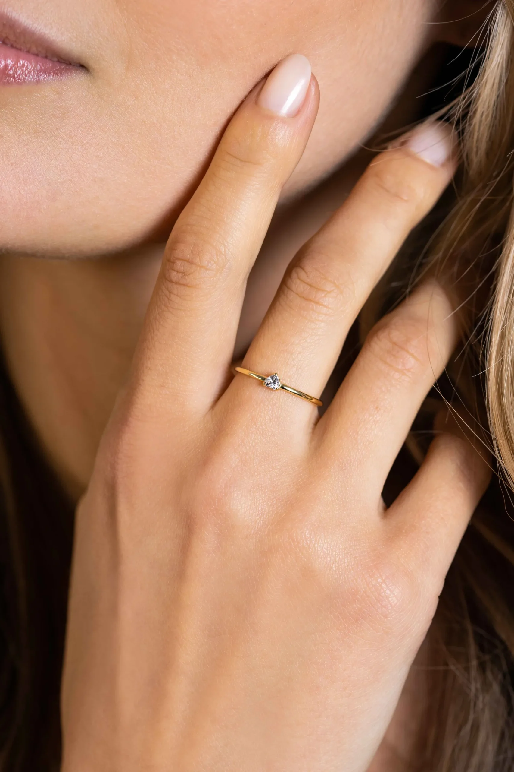 ZINZI Gold 14 krt gouden ring bezet met een witte zirconia in driehoekszetting (3,6mm) ZGR370