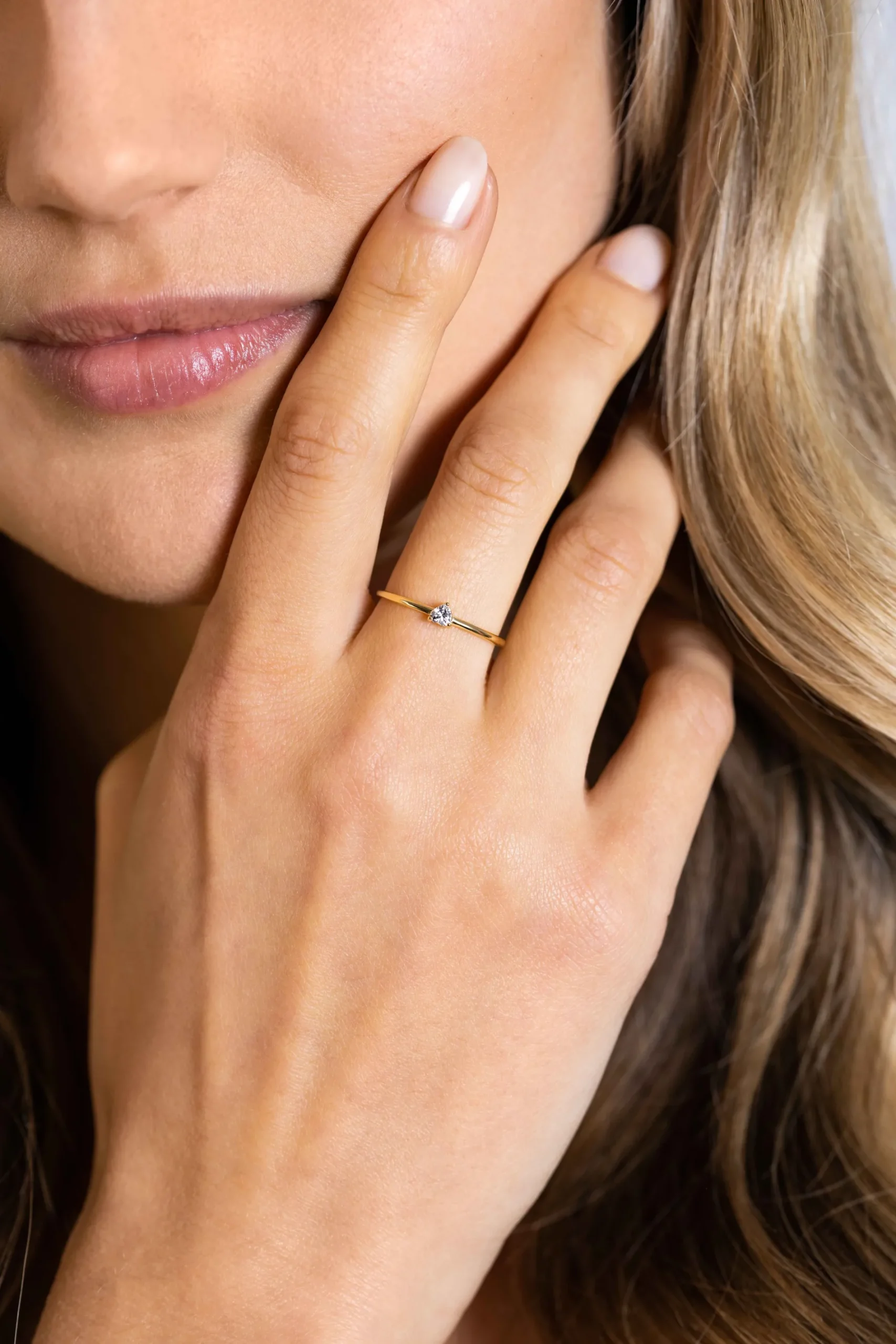 ZINZI Gold 14 krt gouden ring bezet met een witte zirconia in driehoekszetting (3,6mm) ZGR370