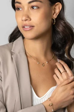 ZINZI gold plated zilveren fantasie ketting met kleine bolletjes, twee bungelende witte pareltjes en organische open vorm in het midden 42-45cm ZIC2405