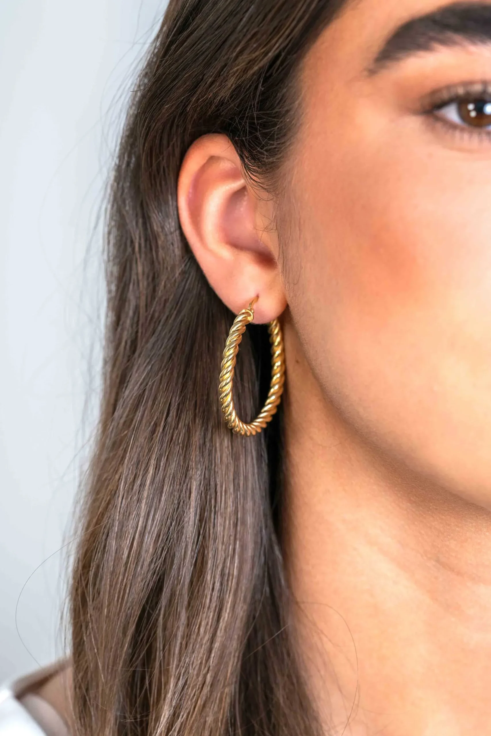 ZINZI gold plated zilveren wokkel oorringen met gedraaide buis 37x4mm ZIO2282G