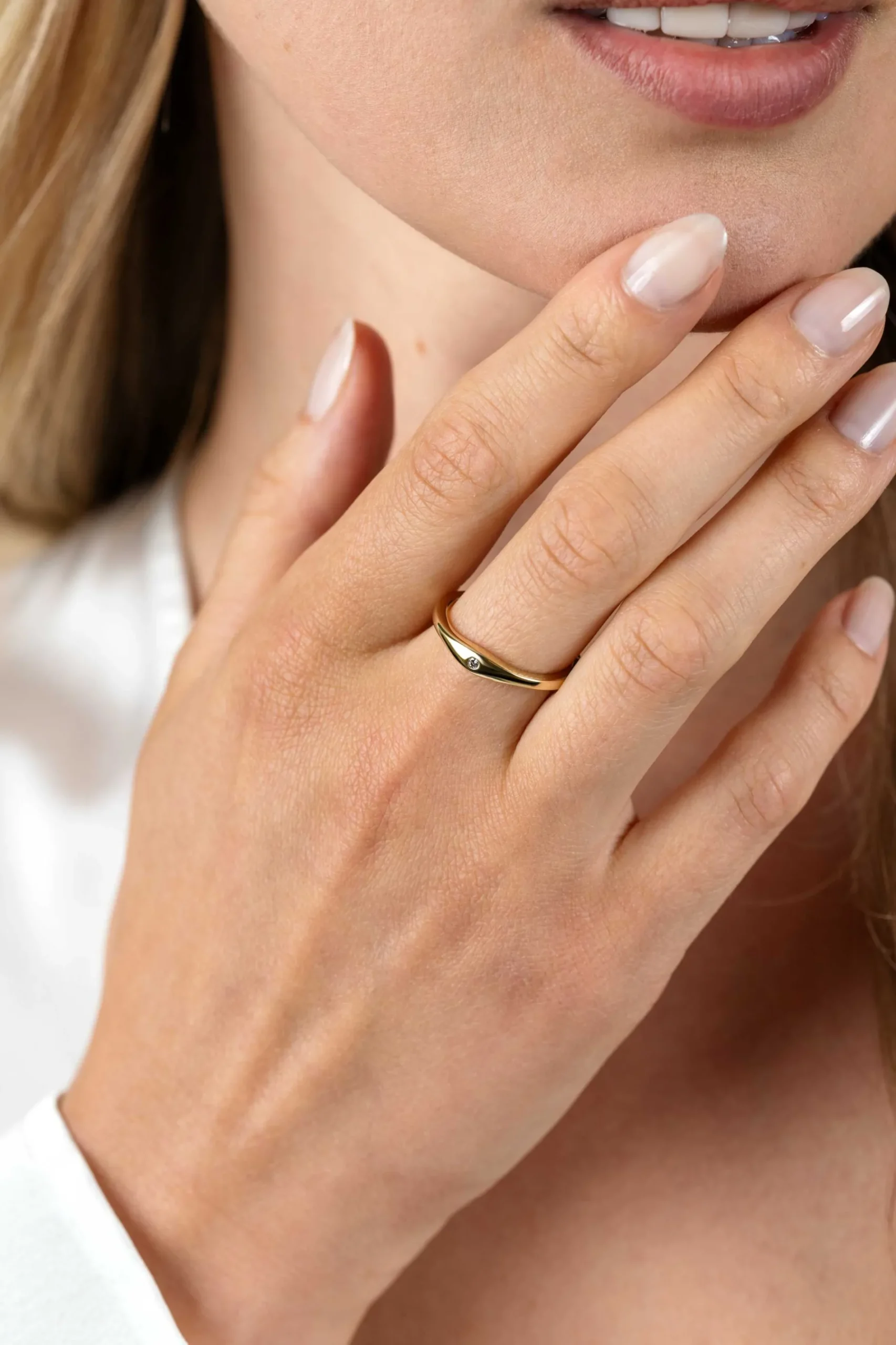 ZINZI gold plated zilveren ring organisch gevormd 3,5mm breed bezet met witte zirconia ZIR2628