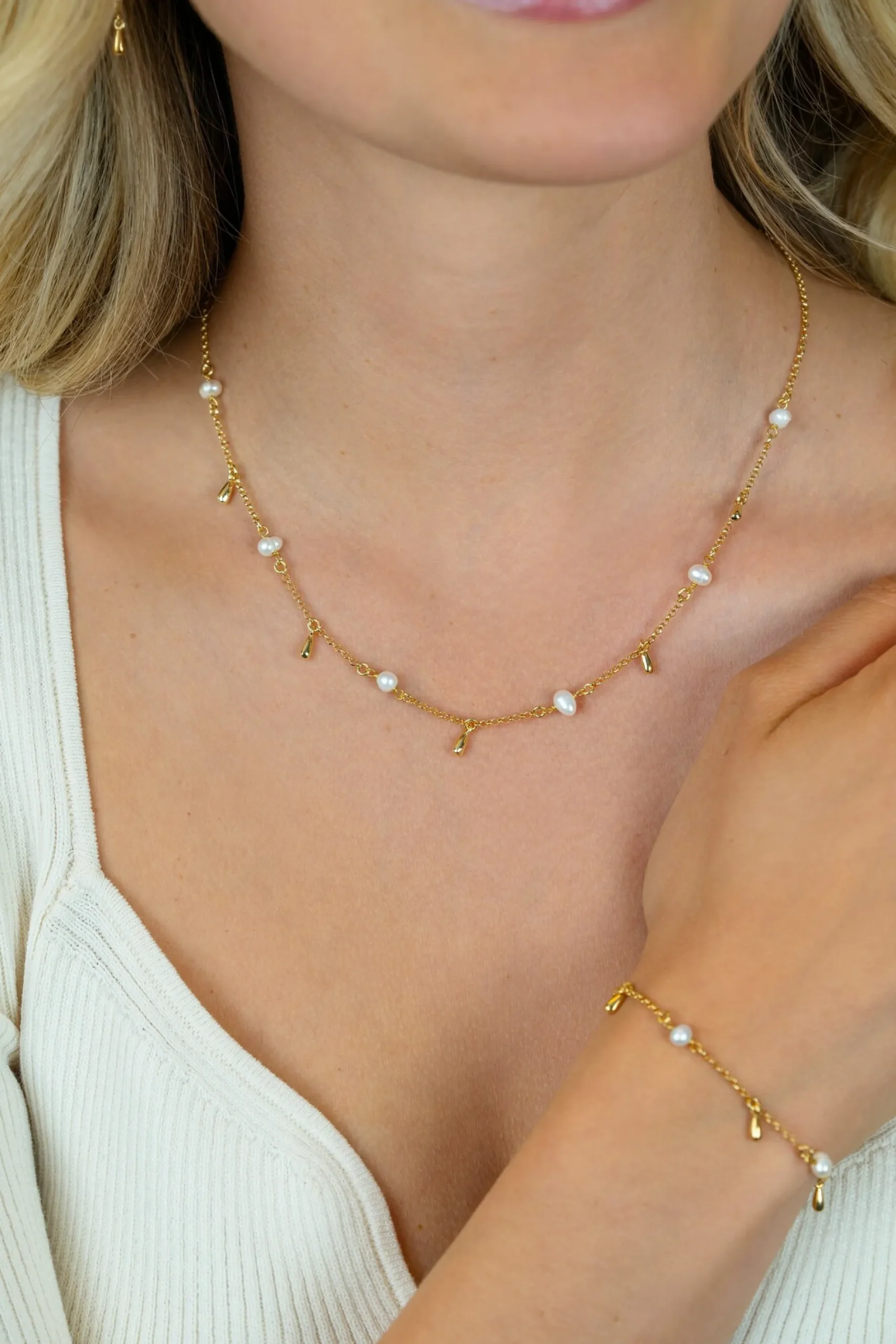 ZINZI gold plated zilveren ketting met witte zoetwaterparels en druppeltjes 42-45cm ZIC2753
