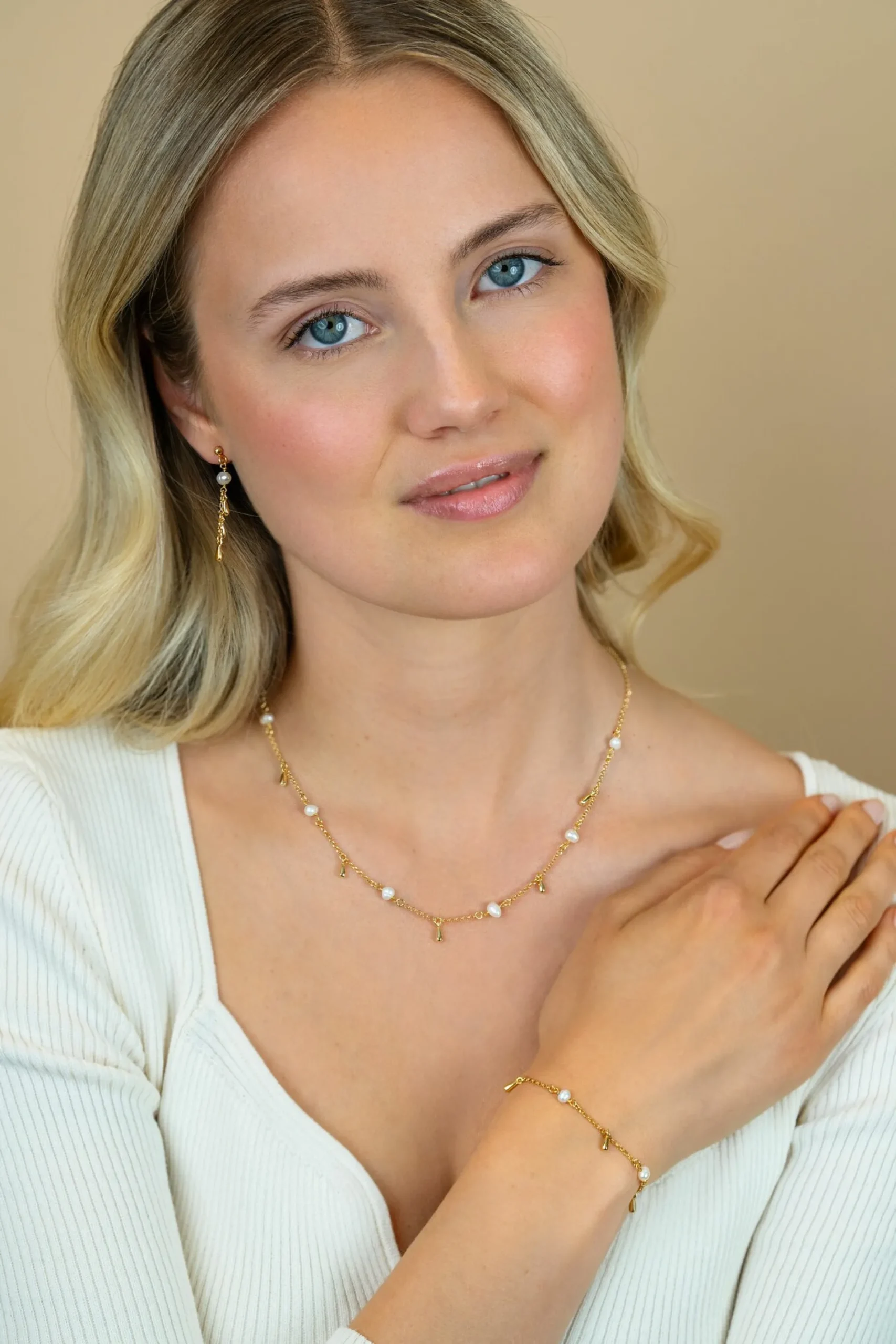 ZINZI gold plated zilveren ketting met witte zoetwaterparels en druppeltjes 42-45cm ZIC2753