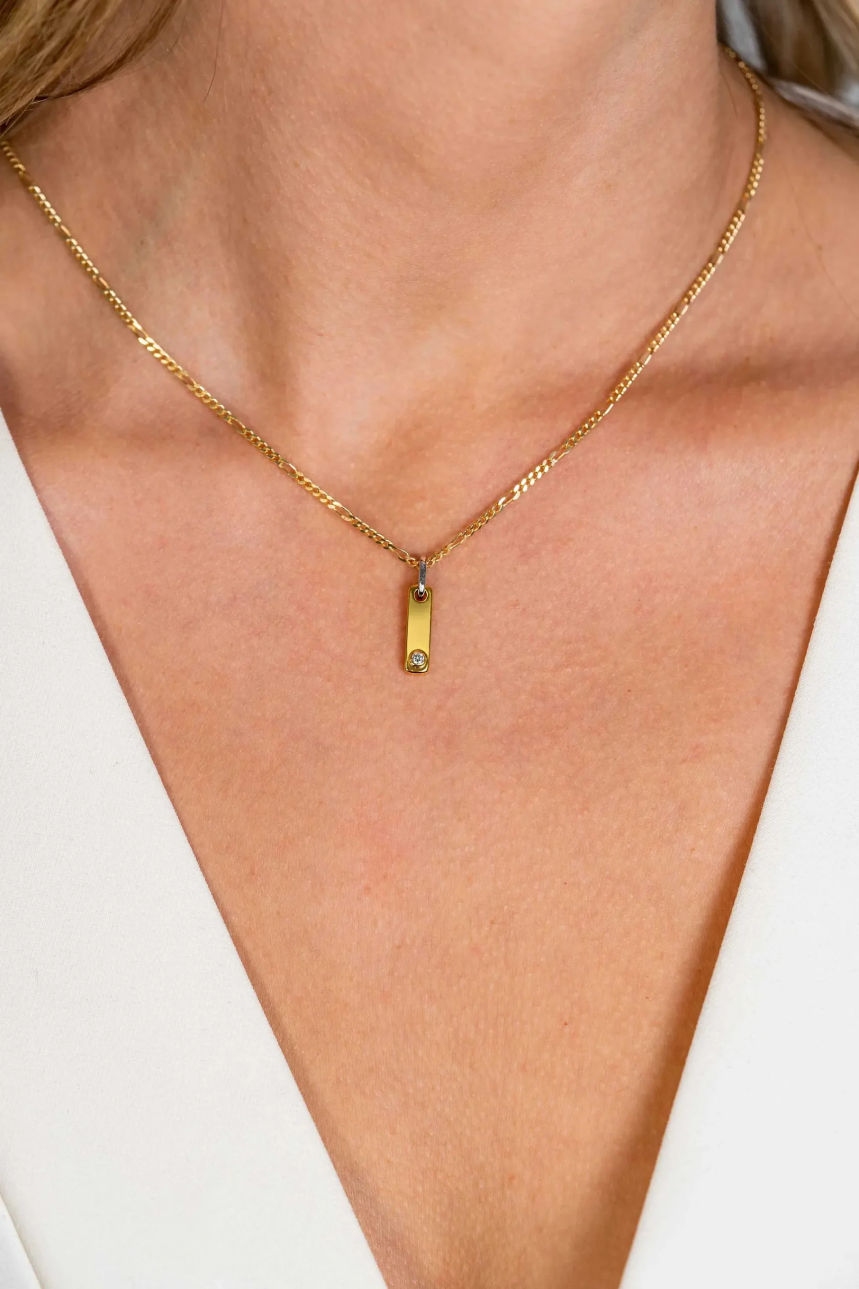 ZINZI gold plated zilveren rechthoekig plaatje als hanger 20mm bezet met witte zirconia ZIH2298 (zonder collier)