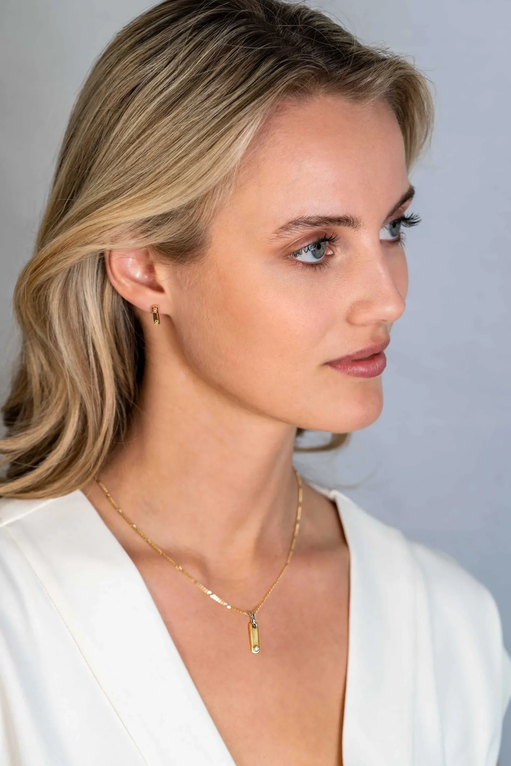 ZINZI gold plated zilveren rechthoekig plaatje als hanger 20mm bezet met witte zirconia ZIH2298 (zonder collier)