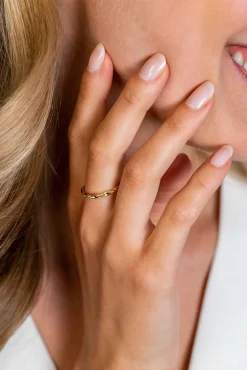 ZINZI gold plated zilveren aanschuifring met gedraaide buis 2mm ZIR2321G